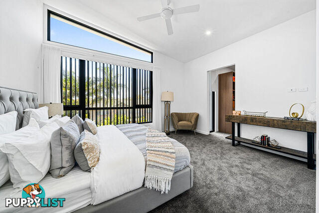 2/451 Pine Ridge Road RUNAWAY BAY QLD 4216