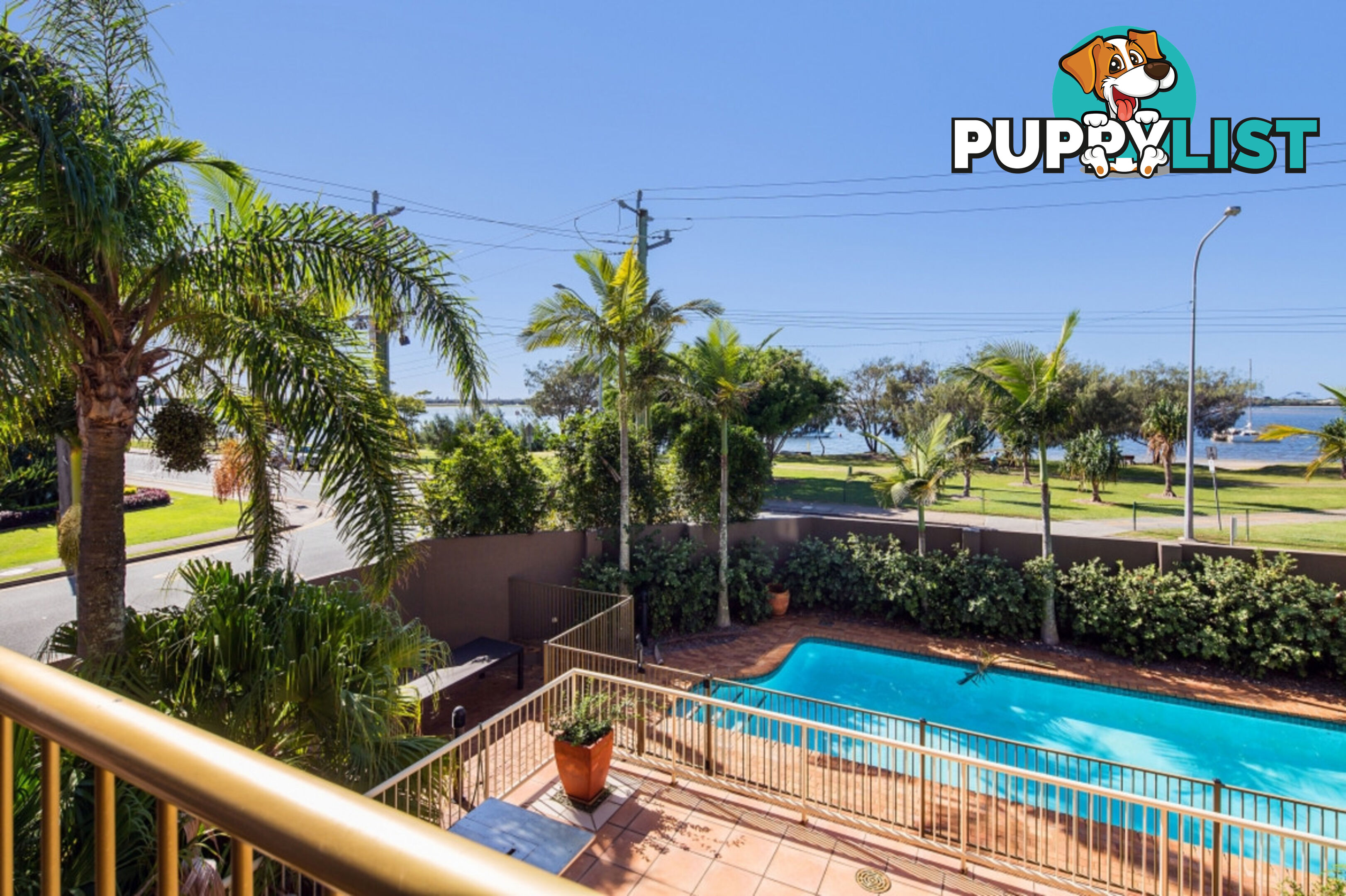 2/240 Marine Parade LABRADOR QLD 4215