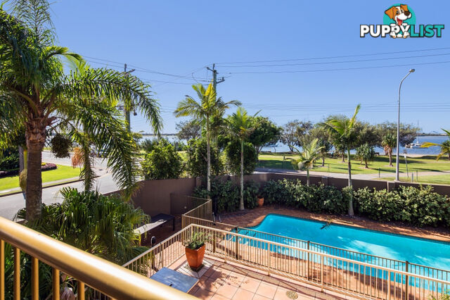 2/240 Marine Parade LABRADOR QLD 4215