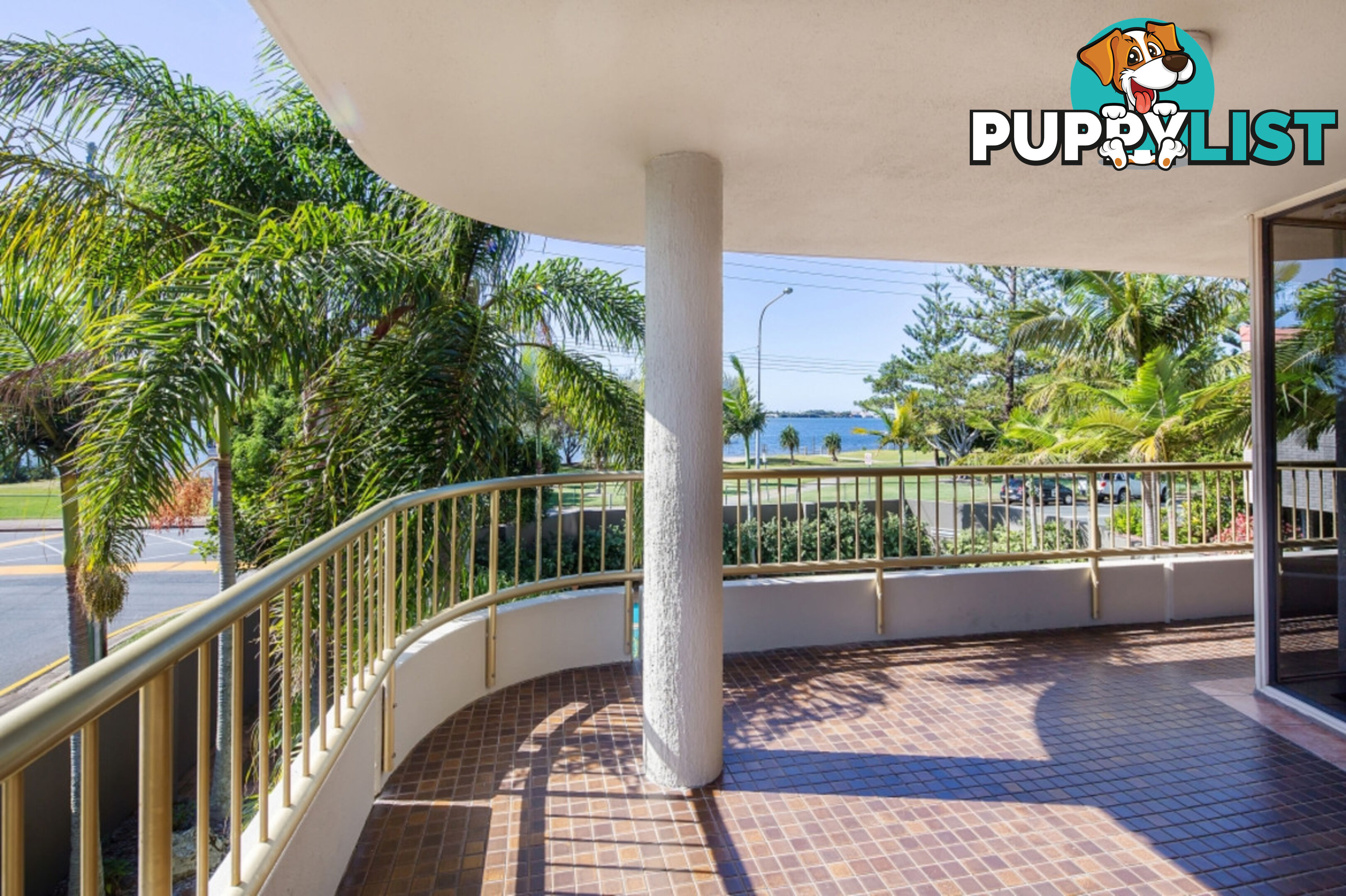 2/240 Marine Parade LABRADOR QLD 4215