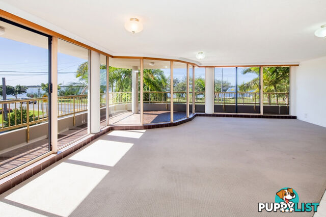 2/240 Marine Parade LABRADOR QLD 4215