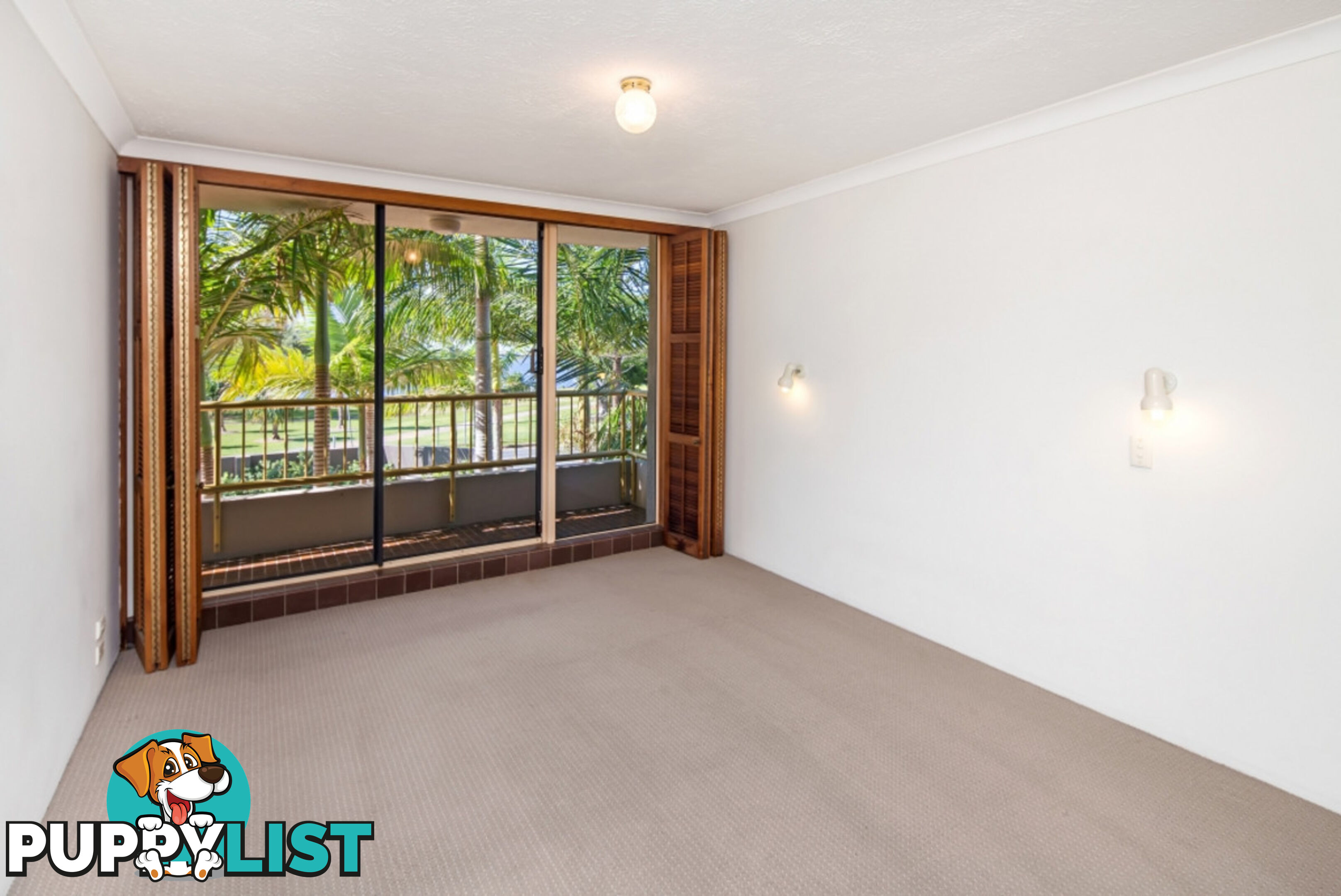 2/240 Marine Parade LABRADOR QLD 4215