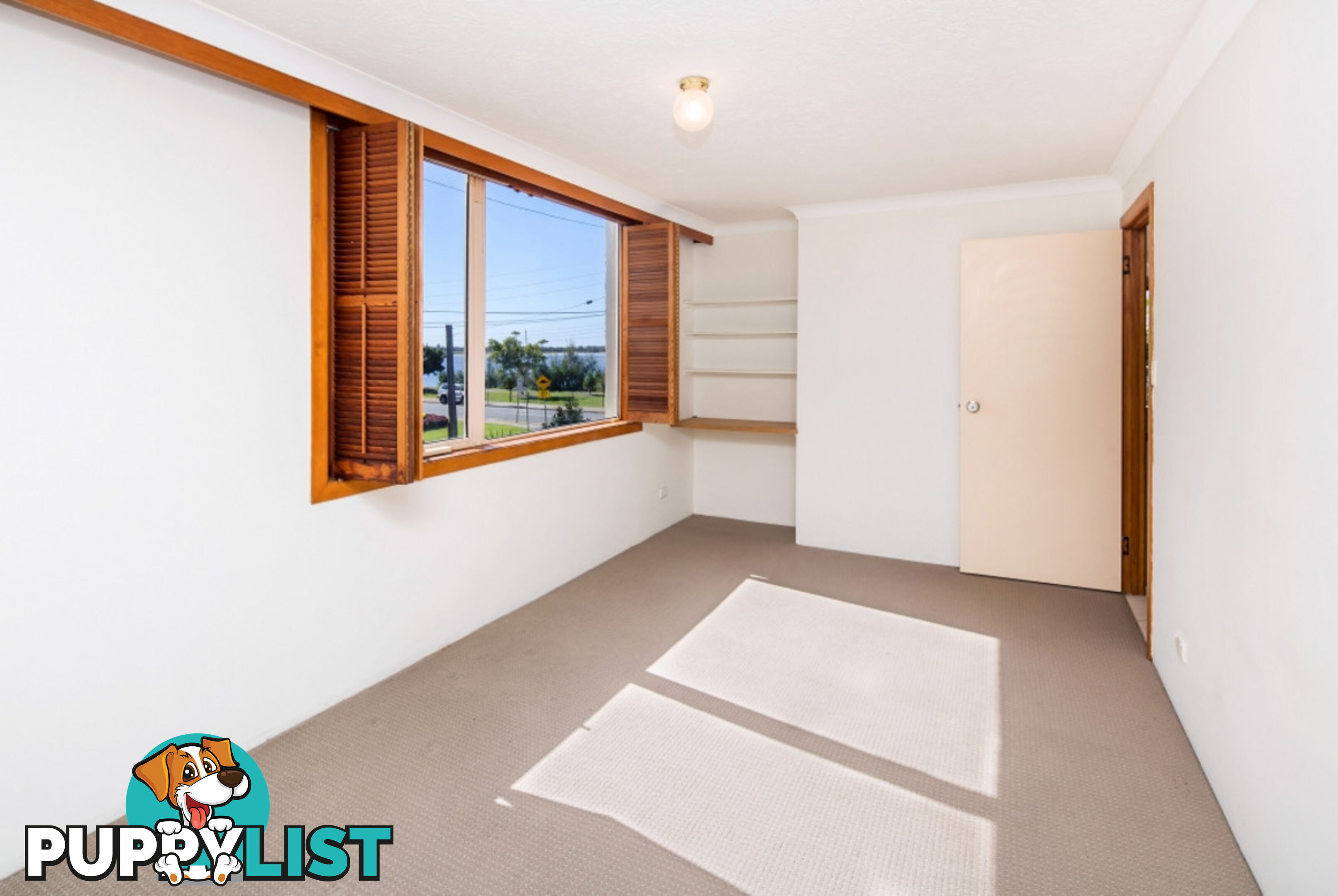 2/240 Marine Parade LABRADOR QLD 4215