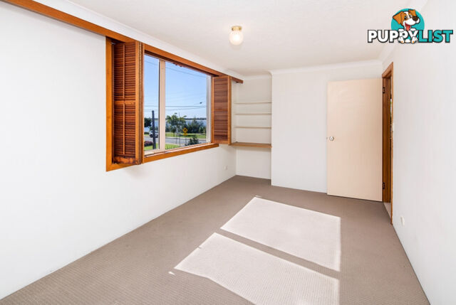 2/240 Marine Parade LABRADOR QLD 4215