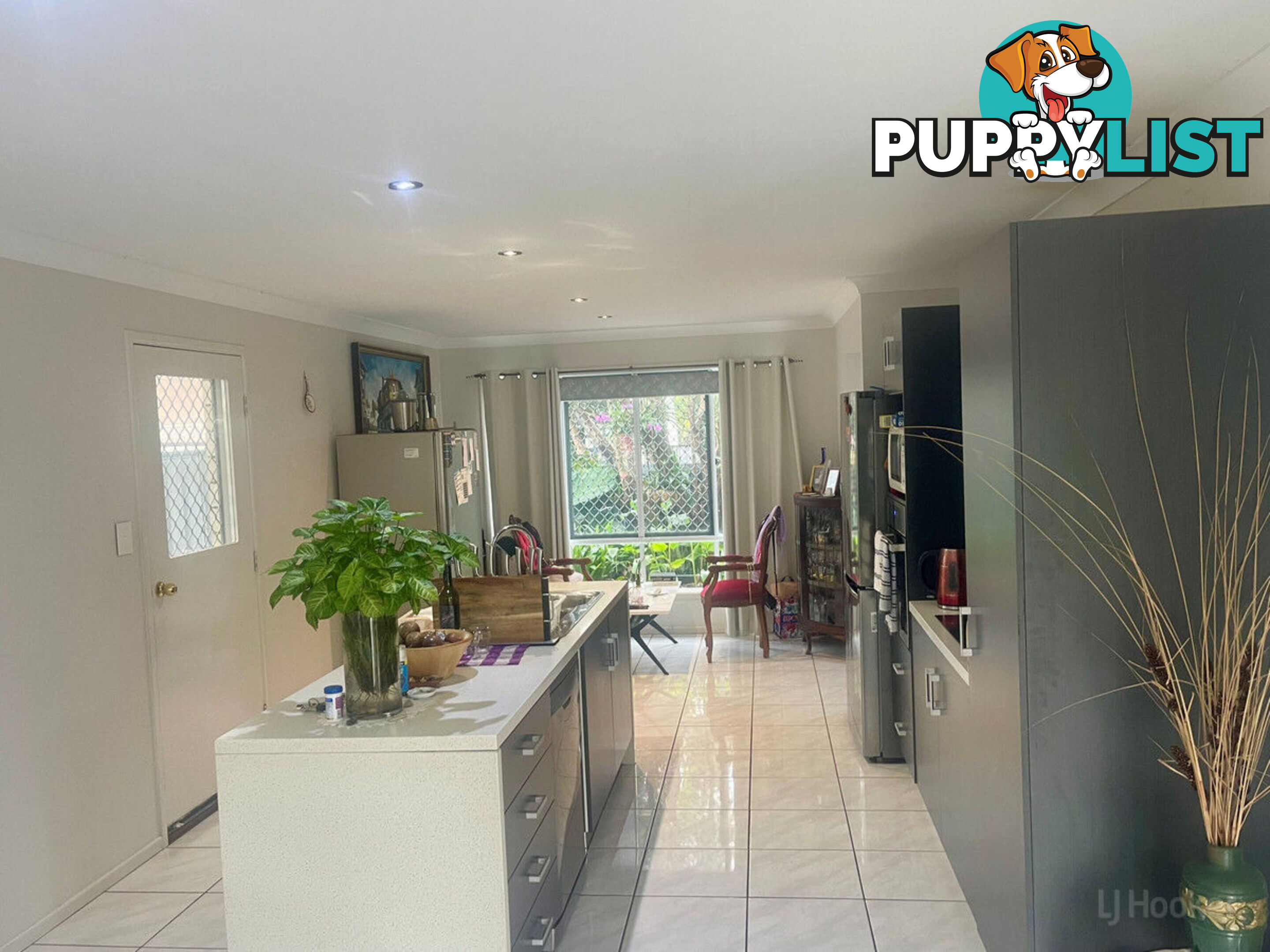 28a Robert Street LABRADOR QLD 4215