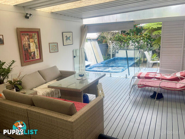28a Robert Street LABRADOR QLD 4215