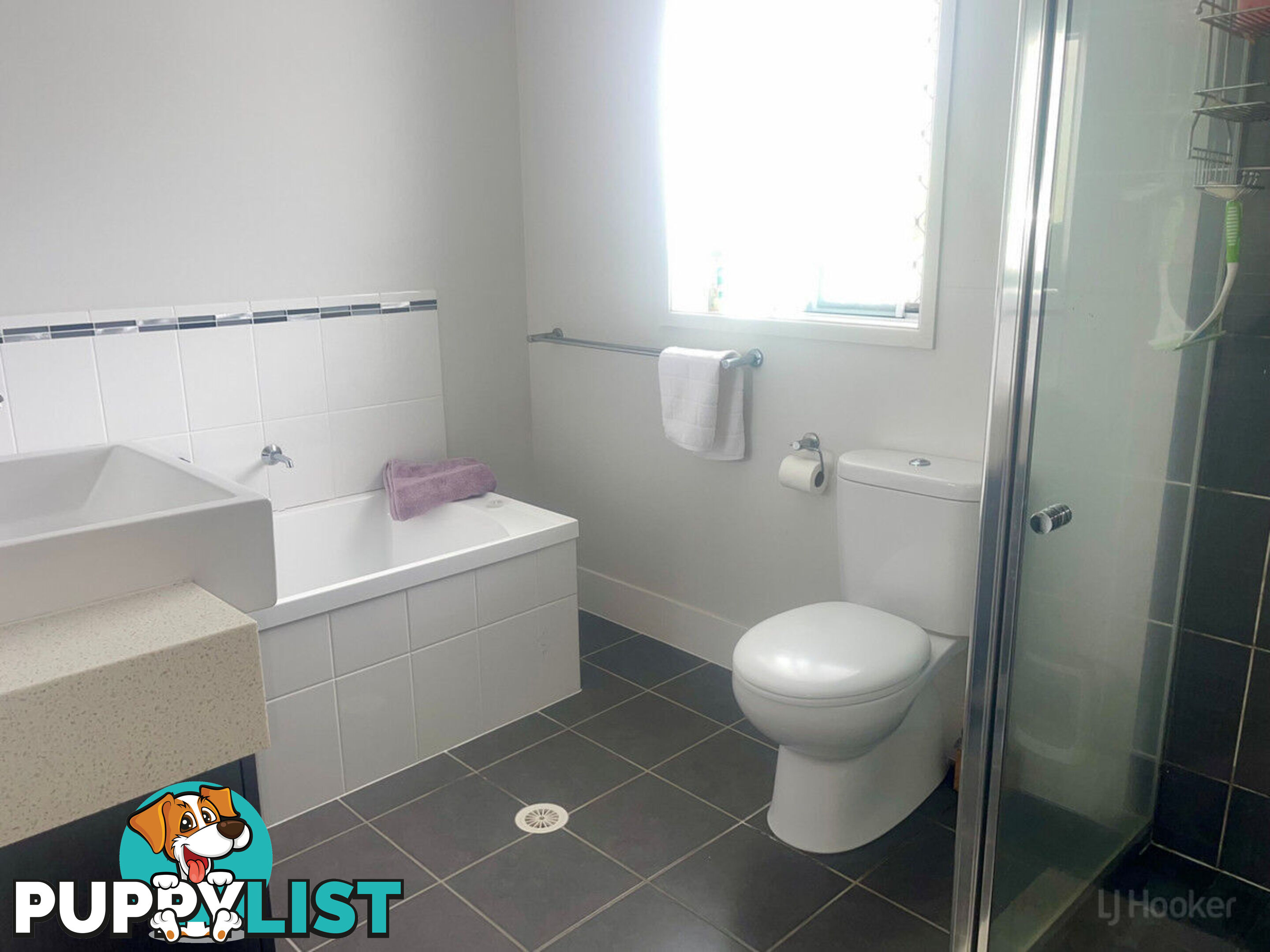 28a Robert Street LABRADOR QLD 4215