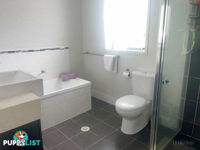 28a Robert Street LABRADOR QLD 4215
