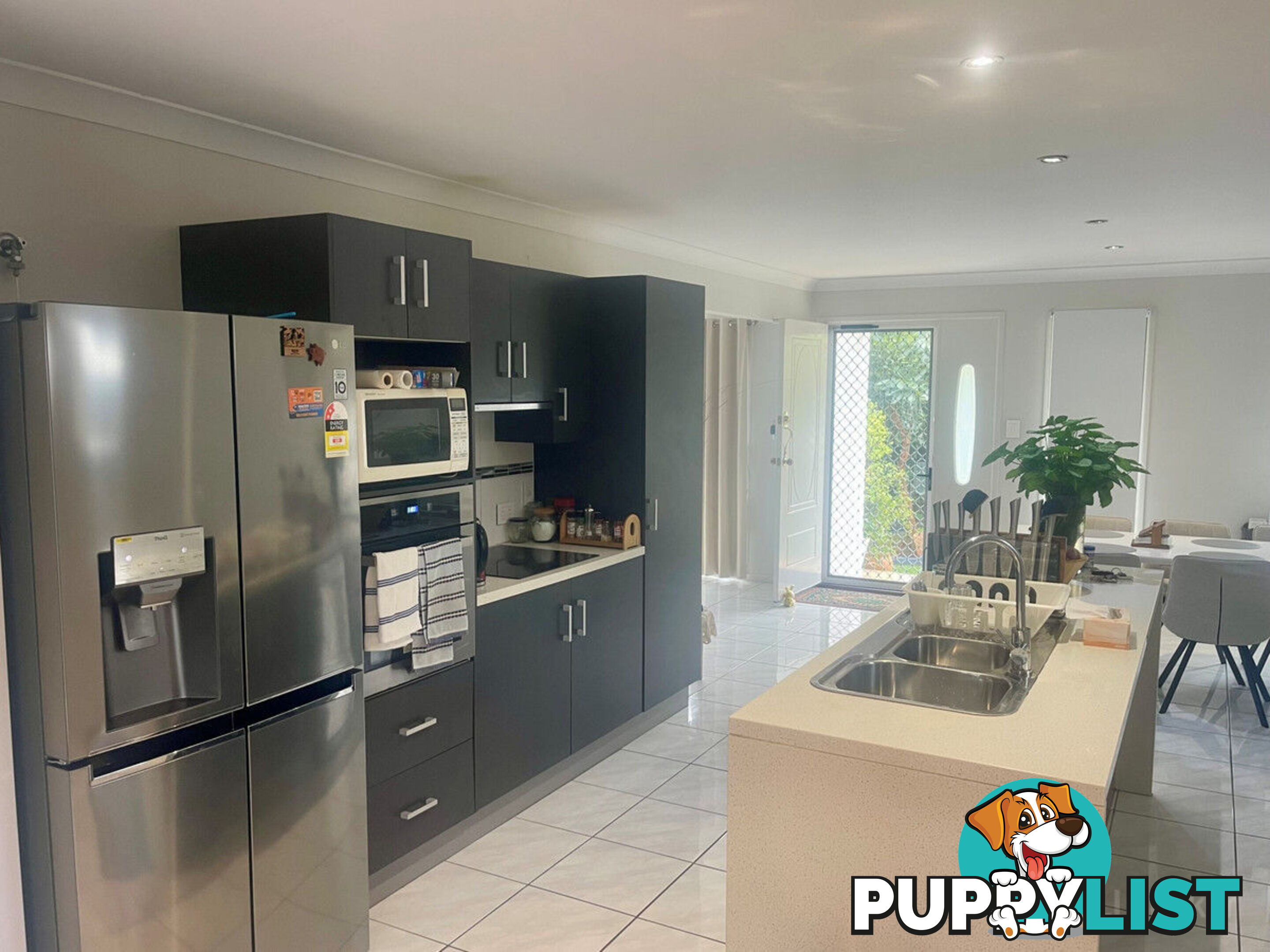 28a Robert Street LABRADOR QLD 4215