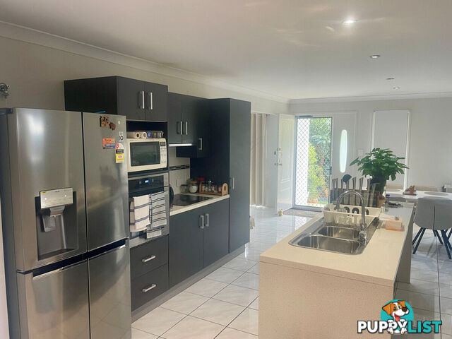28a Robert Street LABRADOR QLD 4215