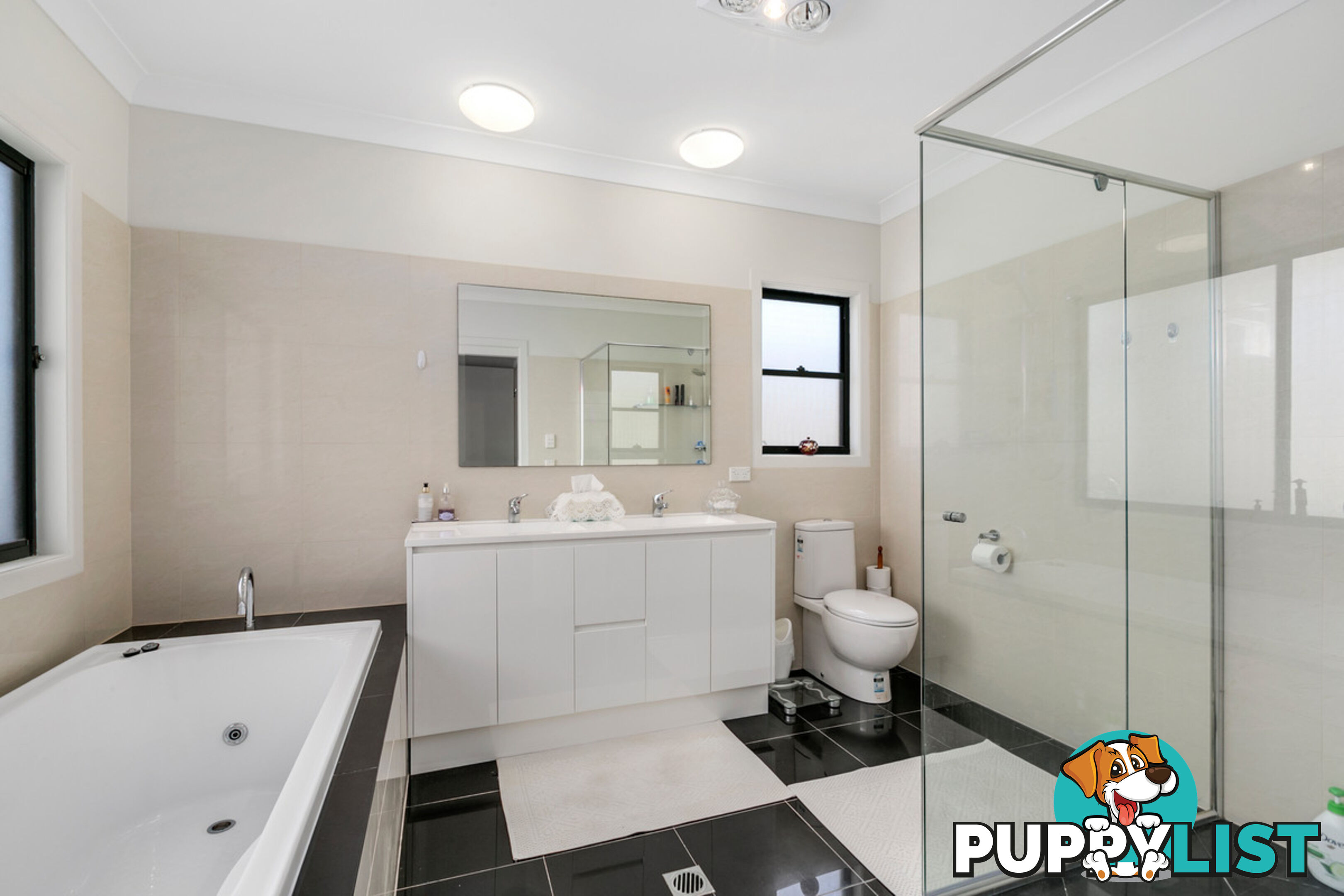 2/40 Bayview Street RUNAWAY BAY QLD 4216