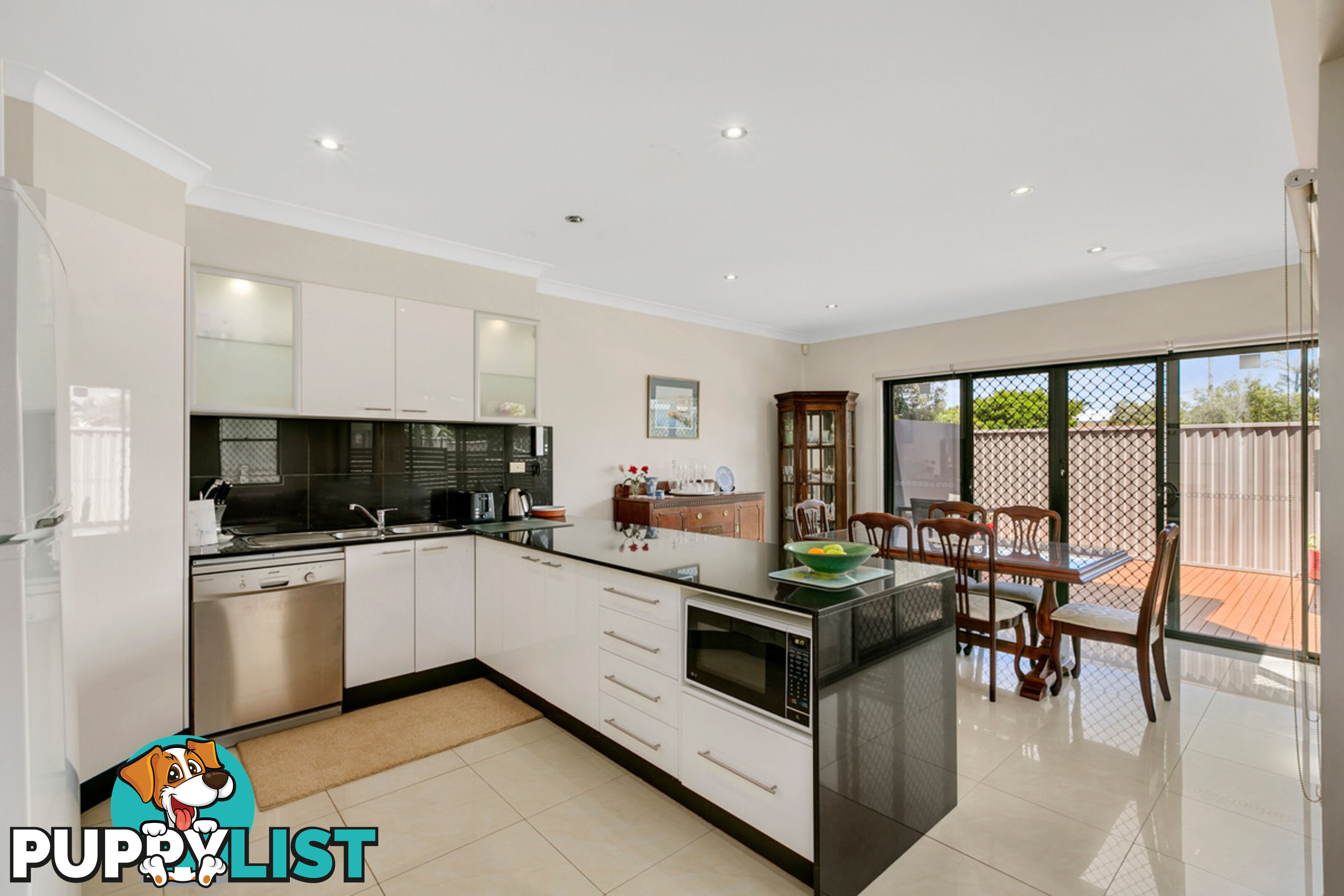 2/40 Bayview Street RUNAWAY BAY QLD 4216