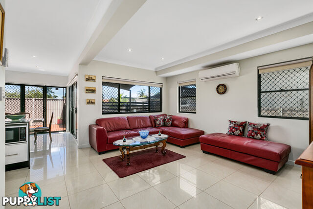 2/40 Bayview Street RUNAWAY BAY QLD 4216