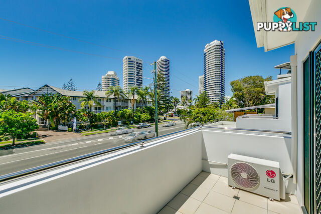 2/40 Bayview Street RUNAWAY BAY QLD 4216