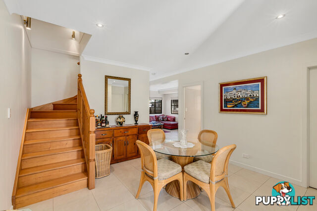 2/40 Bayview Street RUNAWAY BAY QLD 4216