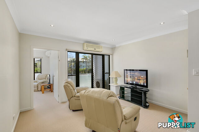 2/40 Bayview Street RUNAWAY BAY QLD 4216