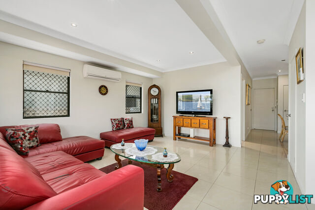 2/40 Bayview Street RUNAWAY BAY QLD 4216