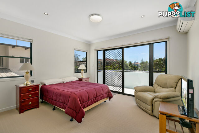 2/40 Bayview Street RUNAWAY BAY QLD 4216