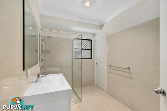 2/40 Bayview Street RUNAWAY BAY QLD 4216