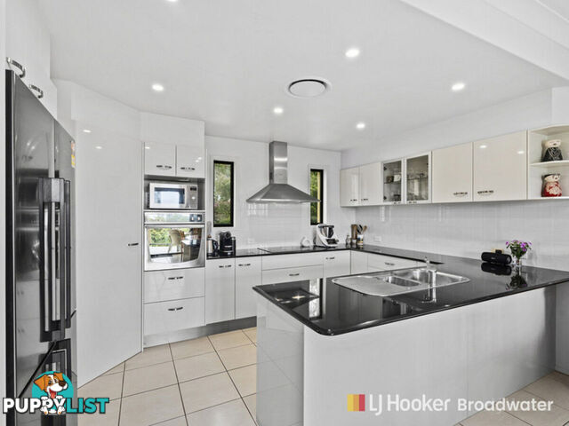 2/3 Hilltop  Street LABRADOR QLD 4215