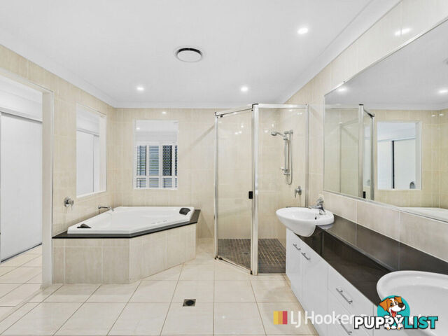 2/3 Hilltop  Street LABRADOR QLD 4215
