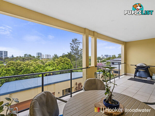 2/3 Hilltop  Street LABRADOR QLD 4215