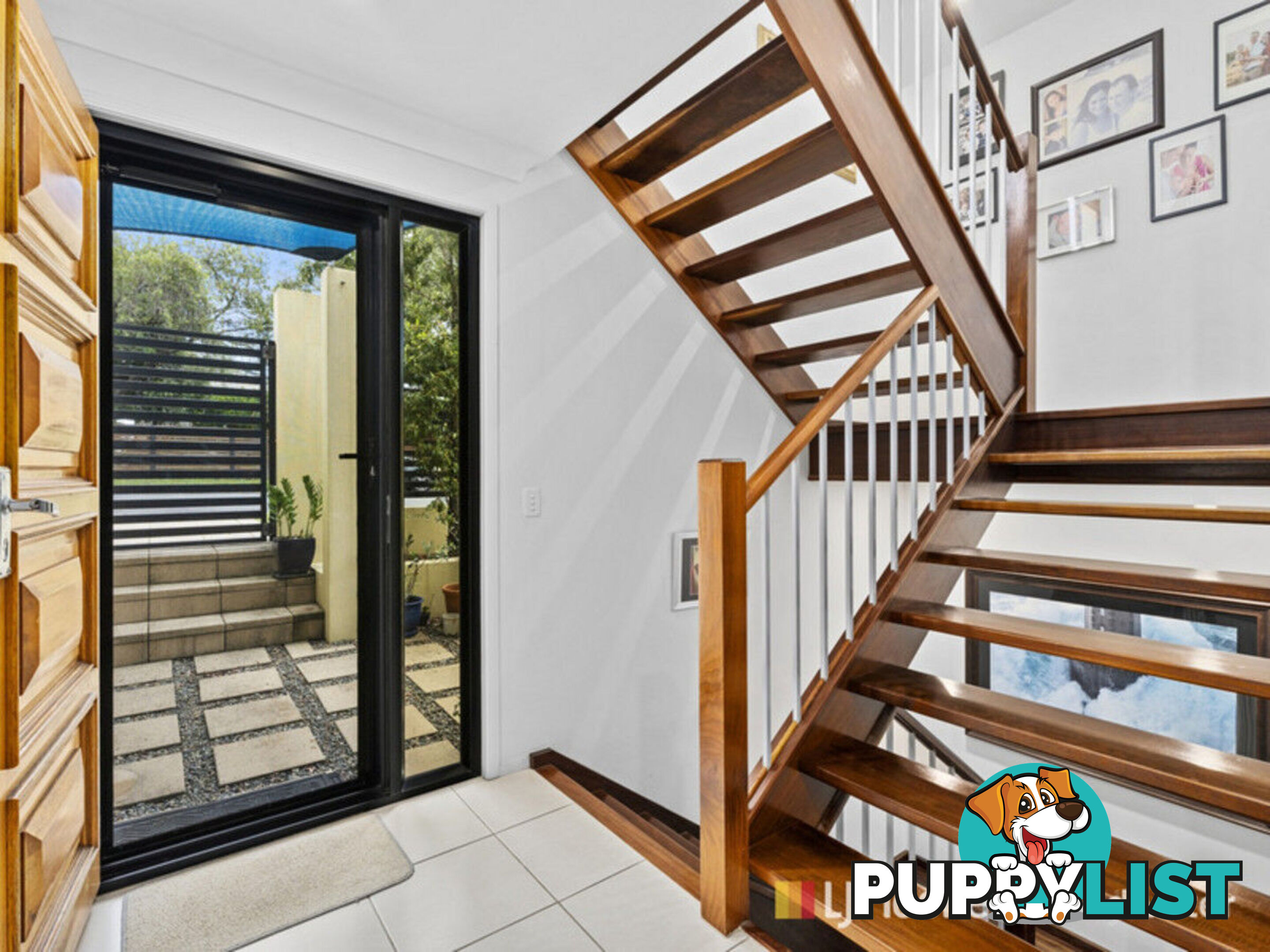 2/3 Hilltop  Street LABRADOR QLD 4215
