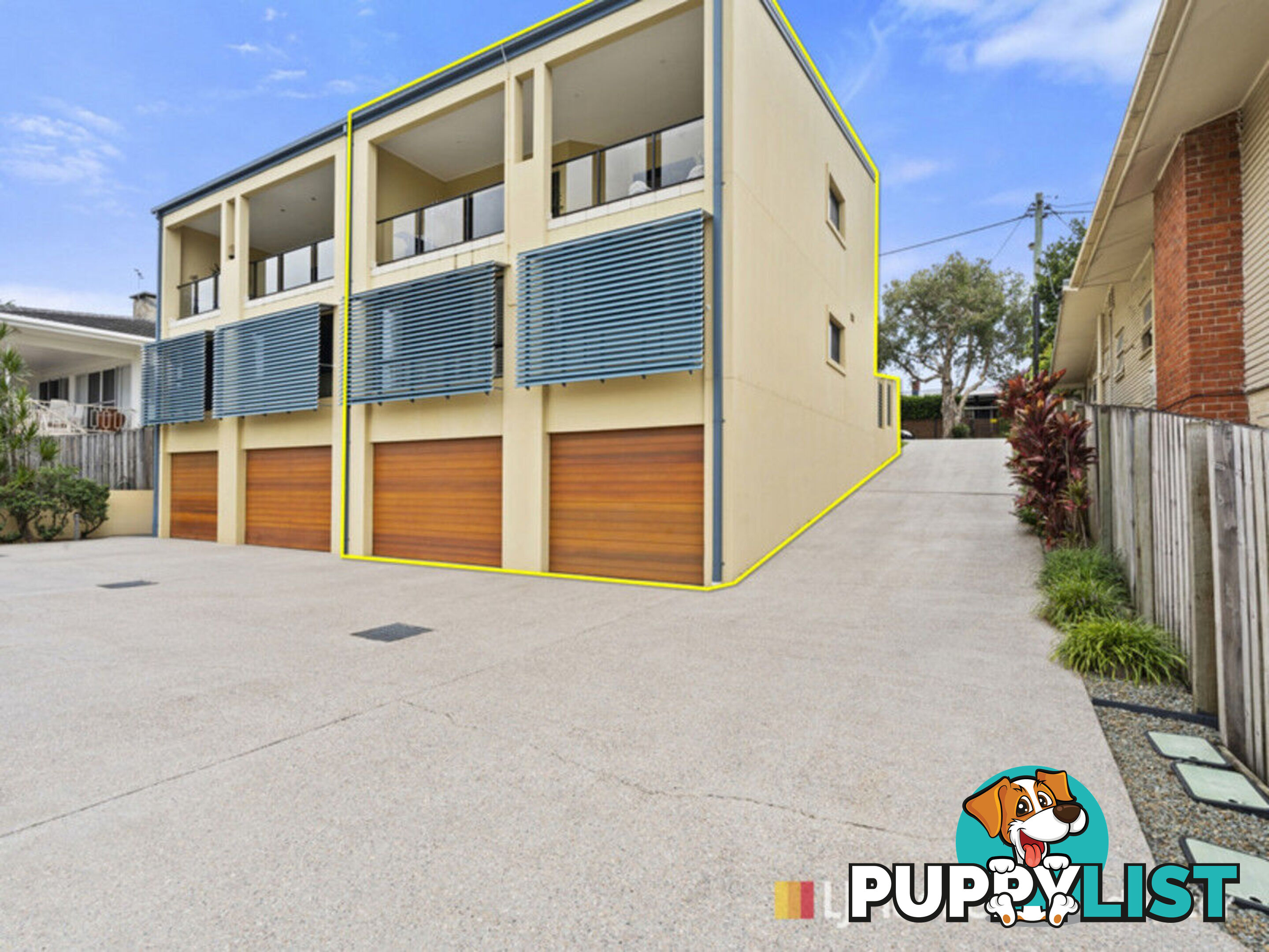 2/3 Hilltop  Street LABRADOR QLD 4215