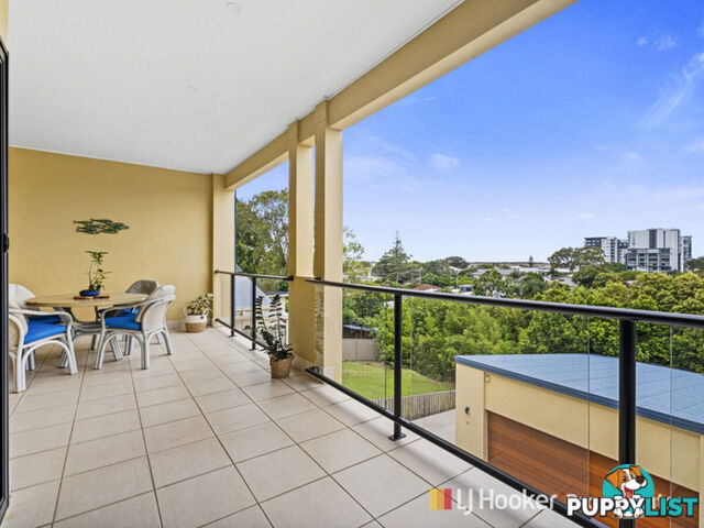 2/3 Hilltop  Street LABRADOR QLD 4215