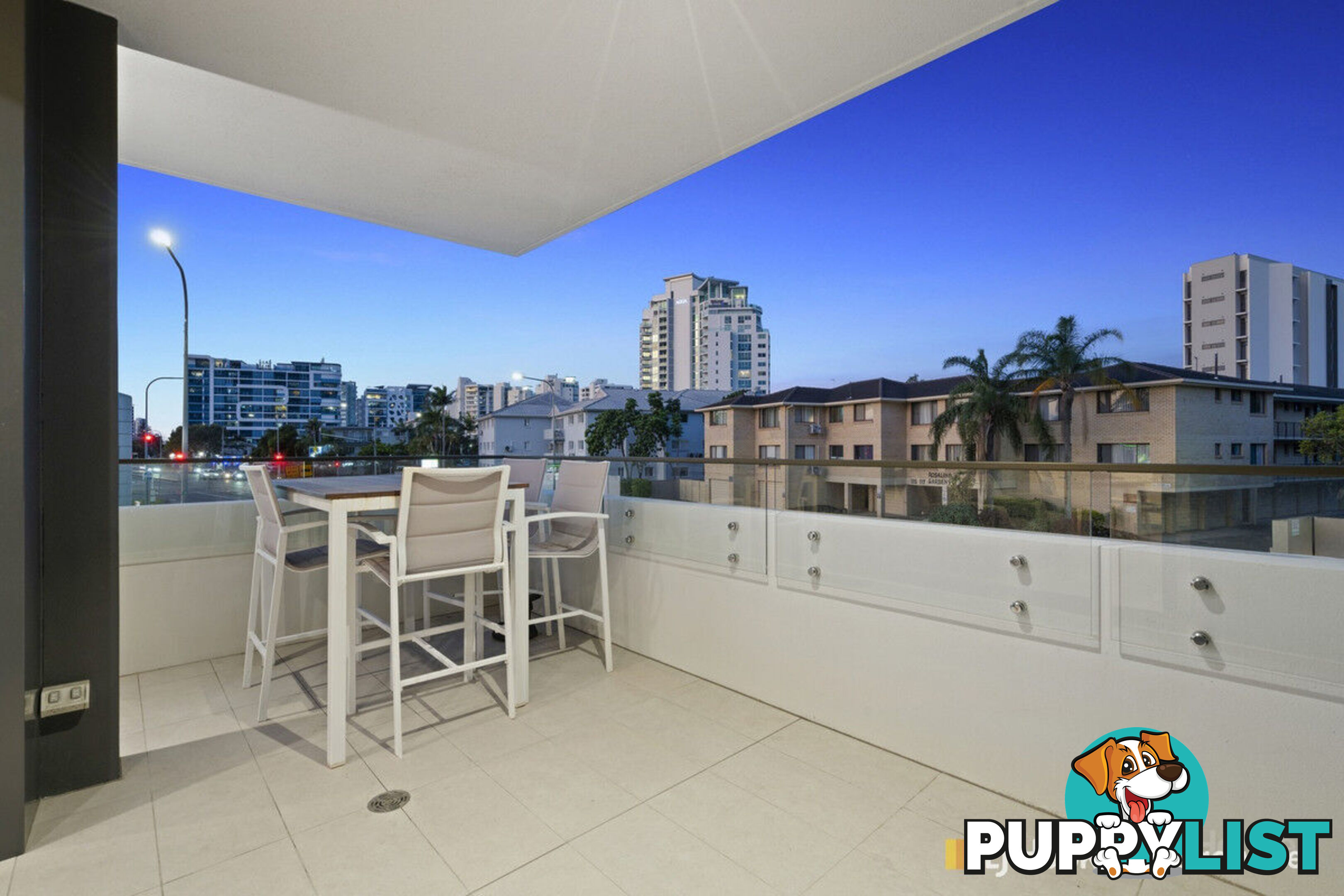 204/110 Frank Street LABRADOR QLD 4215