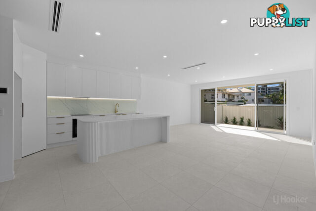 2/17 Loder Street BIGGERA WATERS QLD 4216