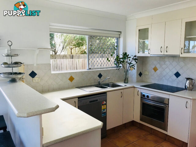 1/216 Marine Parade LABRADOR QLD 4215