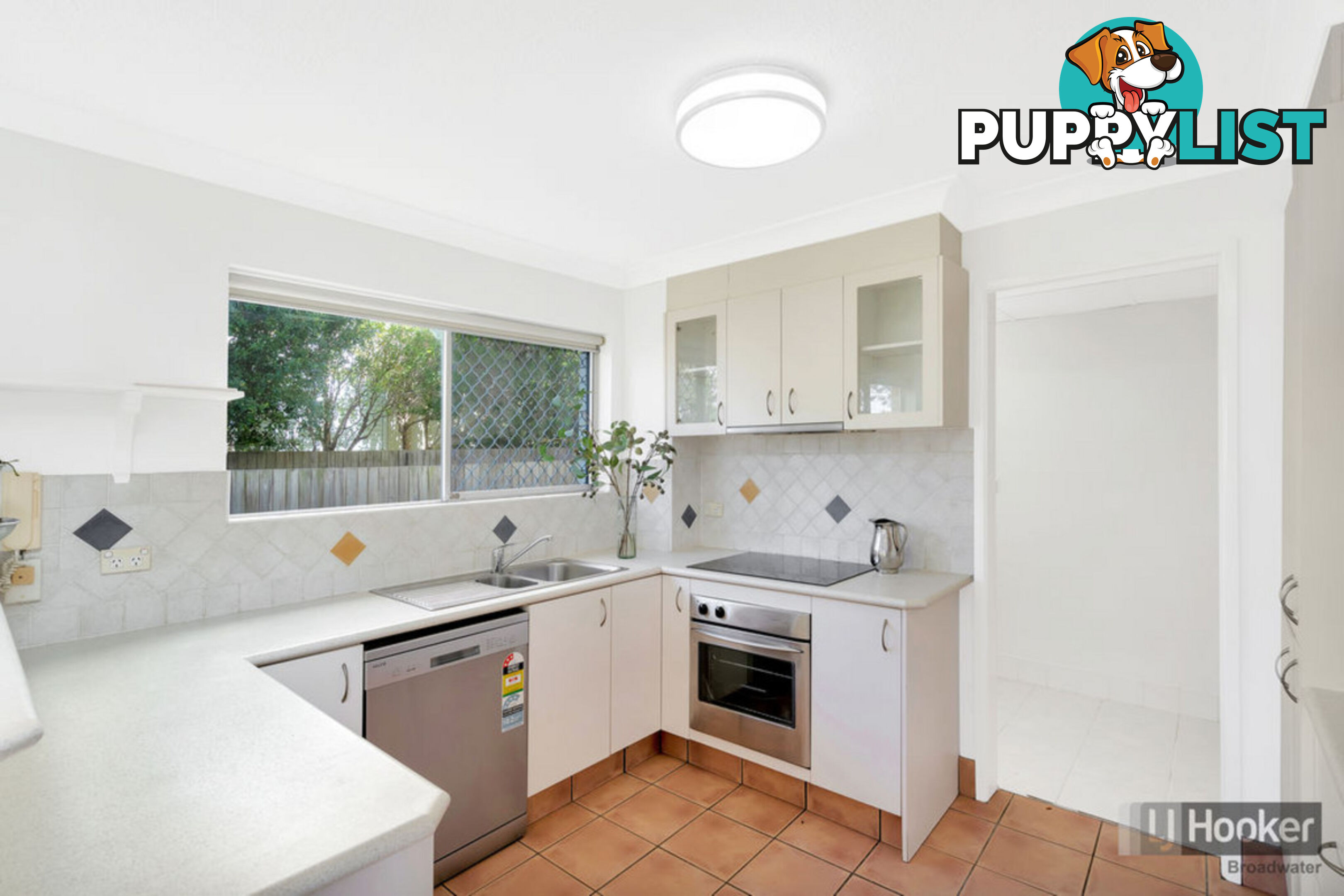 1/216 Marine Parade LABRADOR QLD 4215