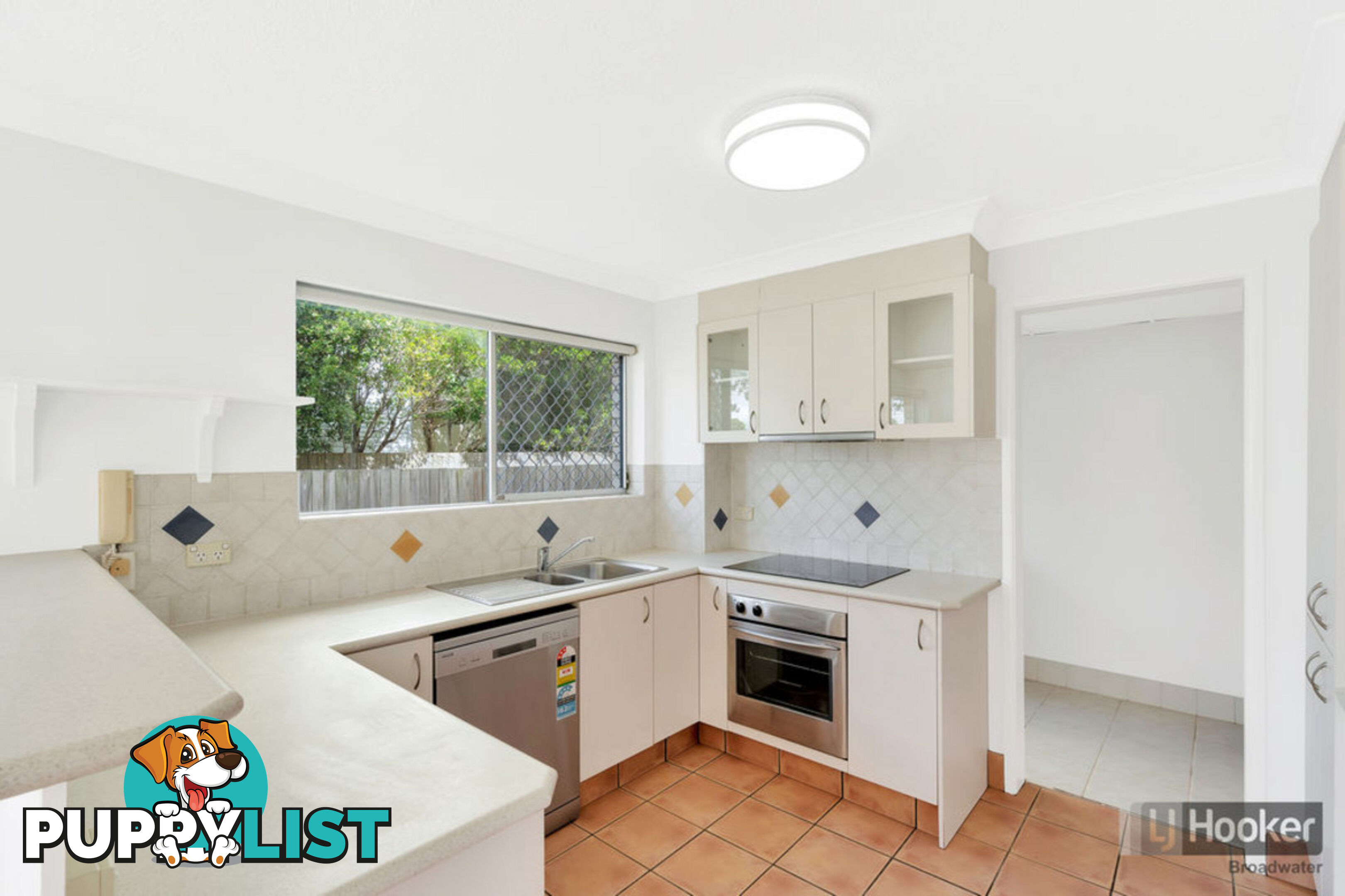 1/216 Marine Parade LABRADOR QLD 4215