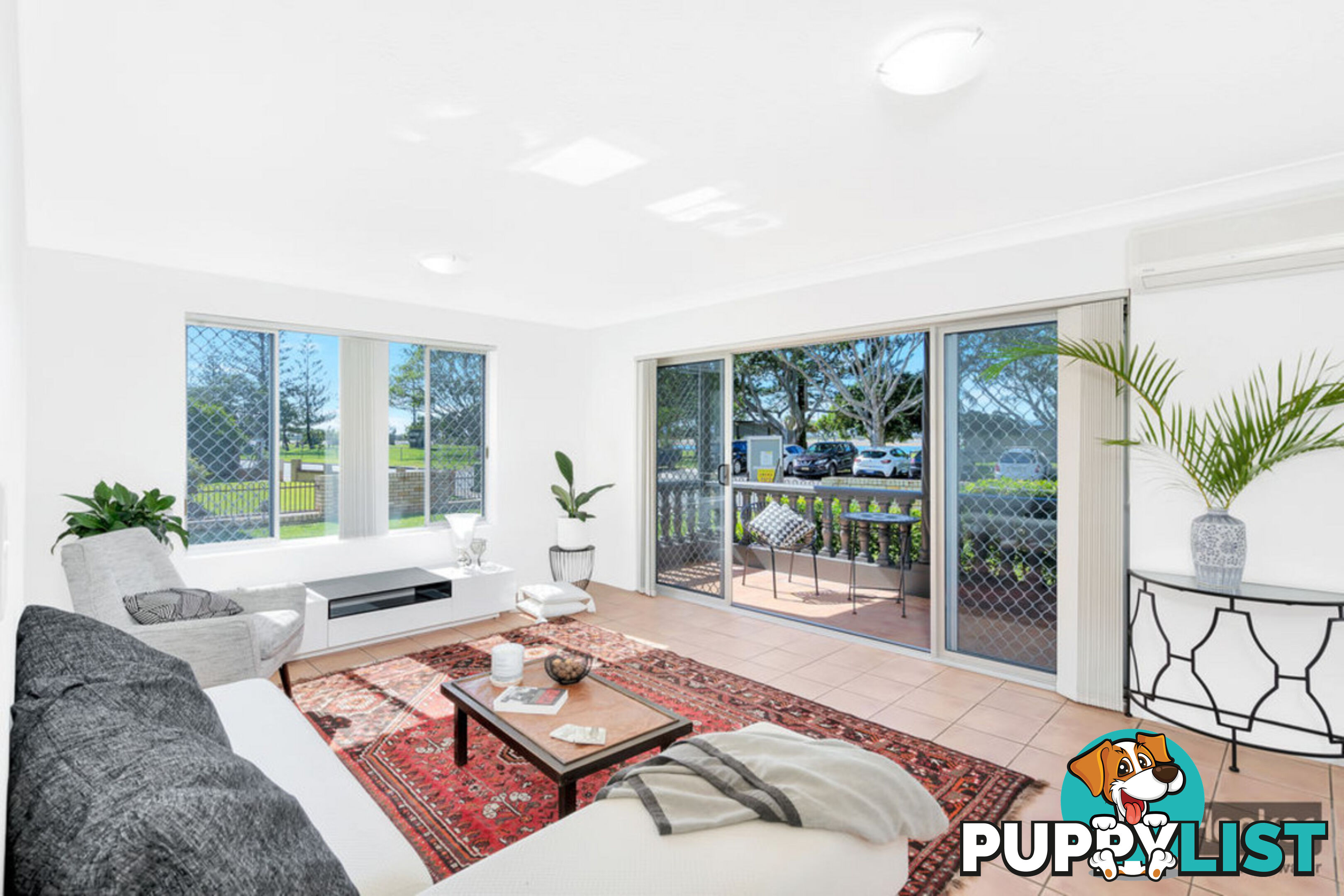 1/216 Marine Parade LABRADOR QLD 4215