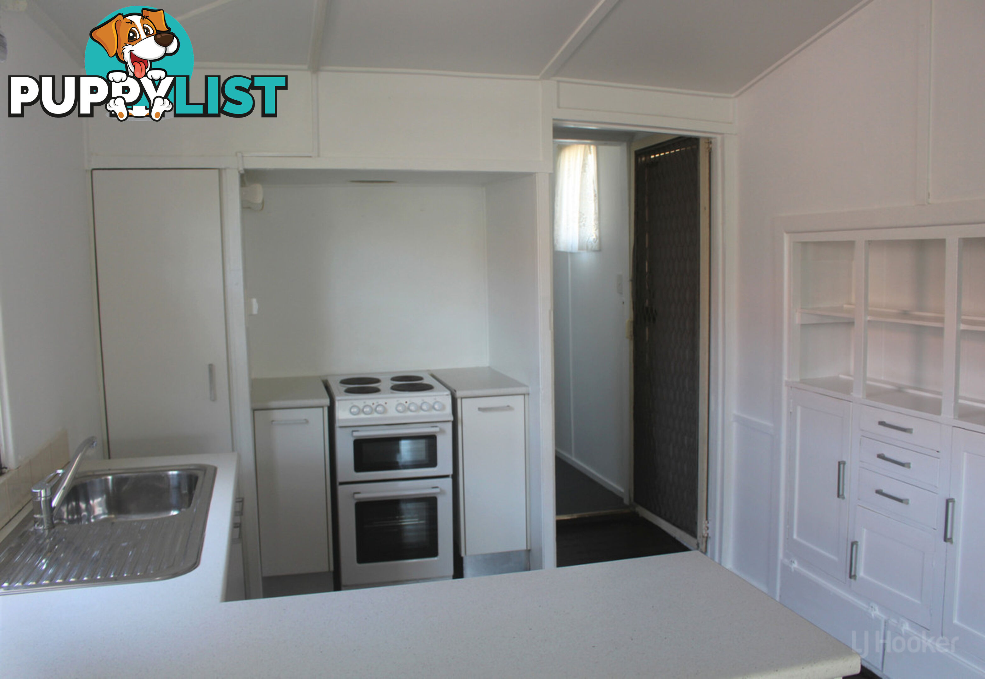 28 Central Street LABRADOR QLD 4215