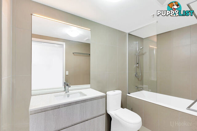 807/378 Marine Parade LABRADOR QLD 4215