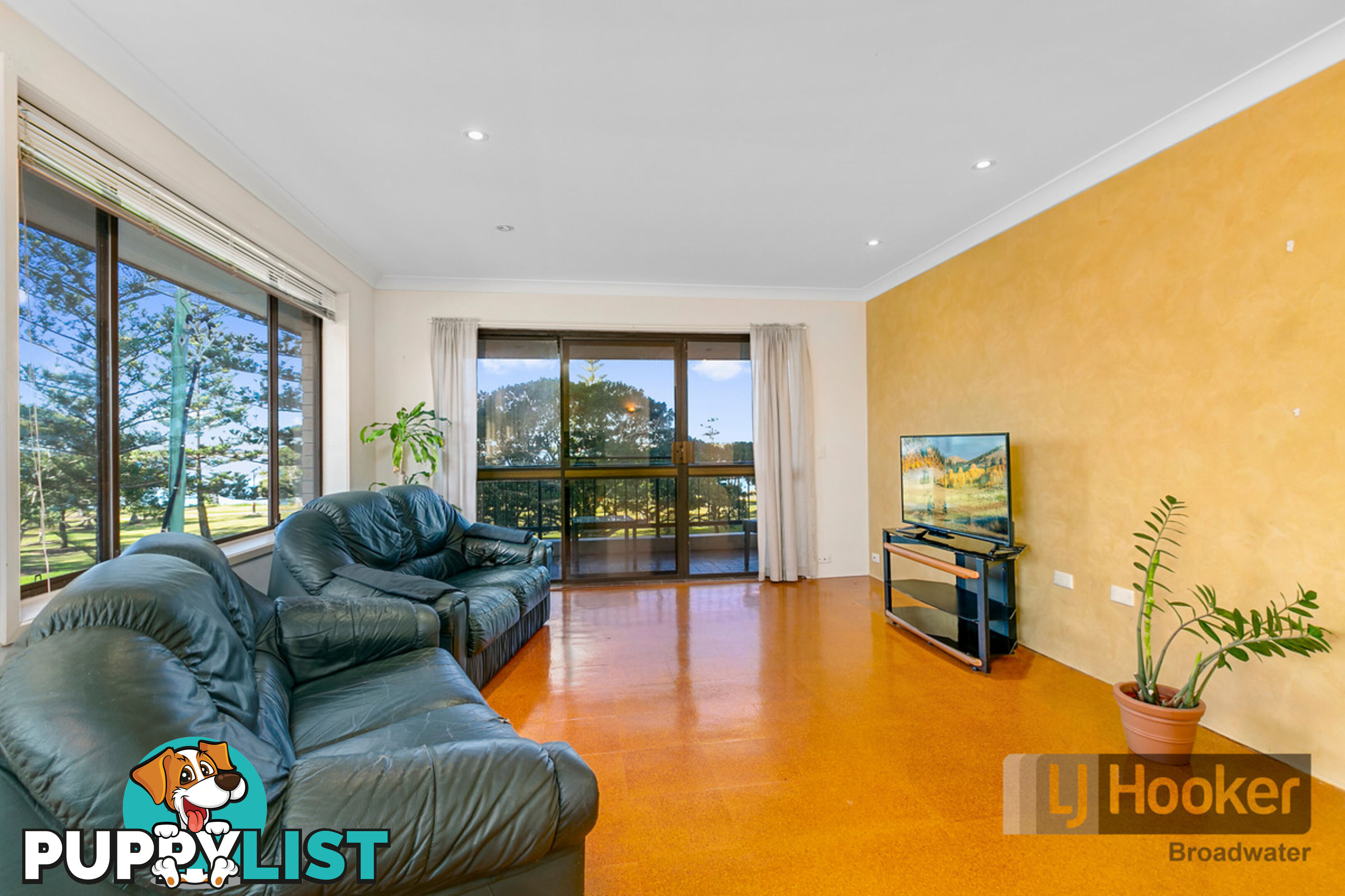 4/228 Marine Parade LABRADOR QLD 4215