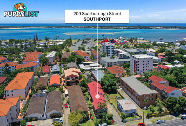 2/209 scarborough Street SOUTHPORT QLD 4215
