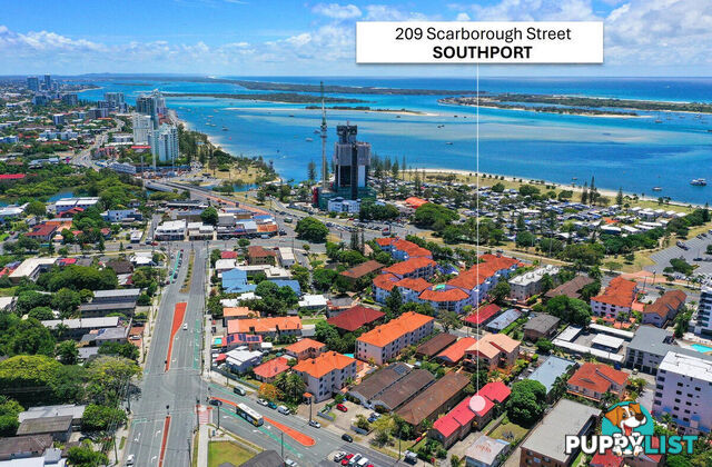 2/209 scarborough Street SOUTHPORT QLD 4215