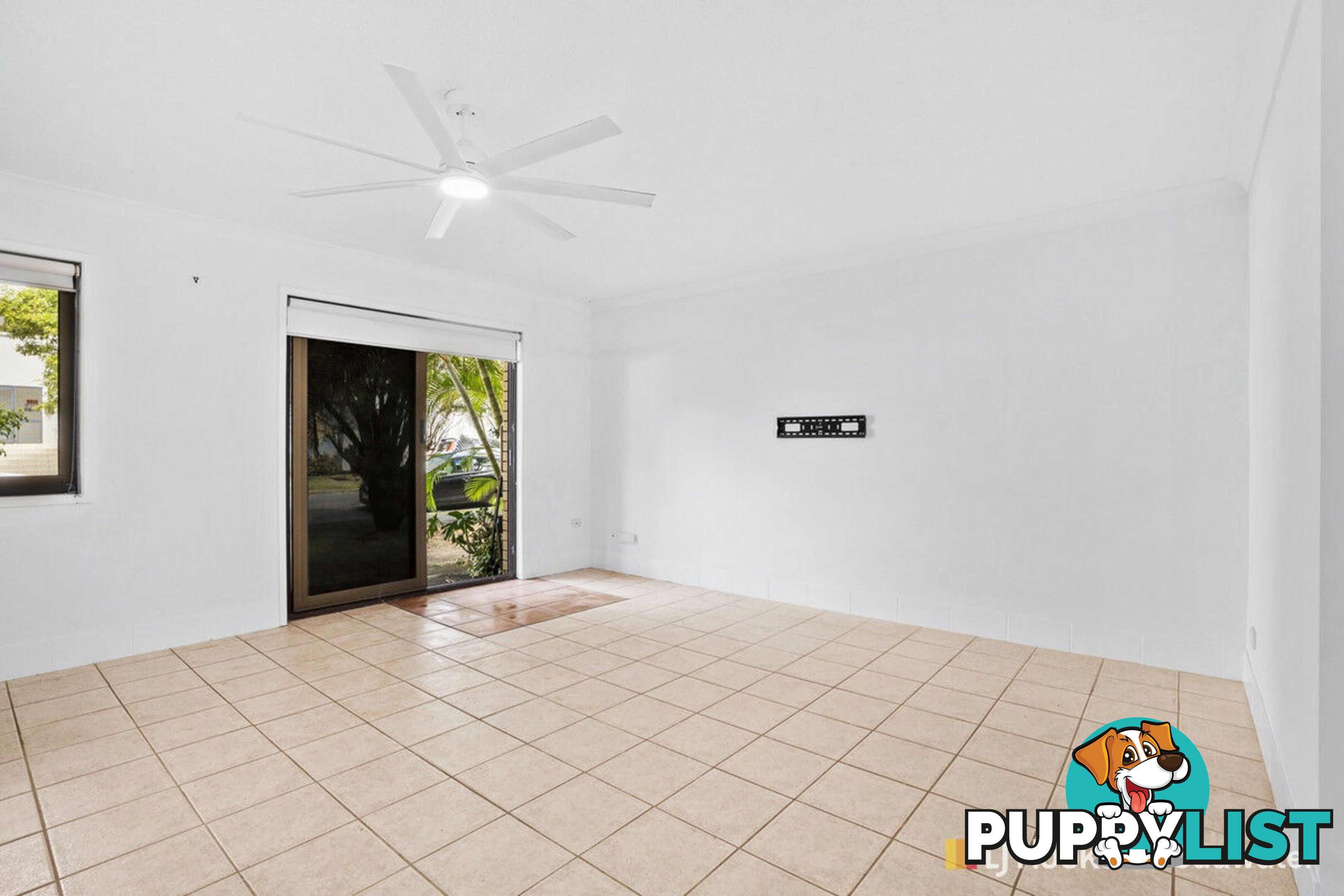 2/9 Bradford Street LABRADOR QLD 4215