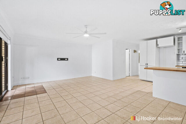 2/9 Bradford Street LABRADOR QLD 4215