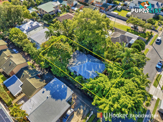 42 Billington Street LABRADOR QLD 4215