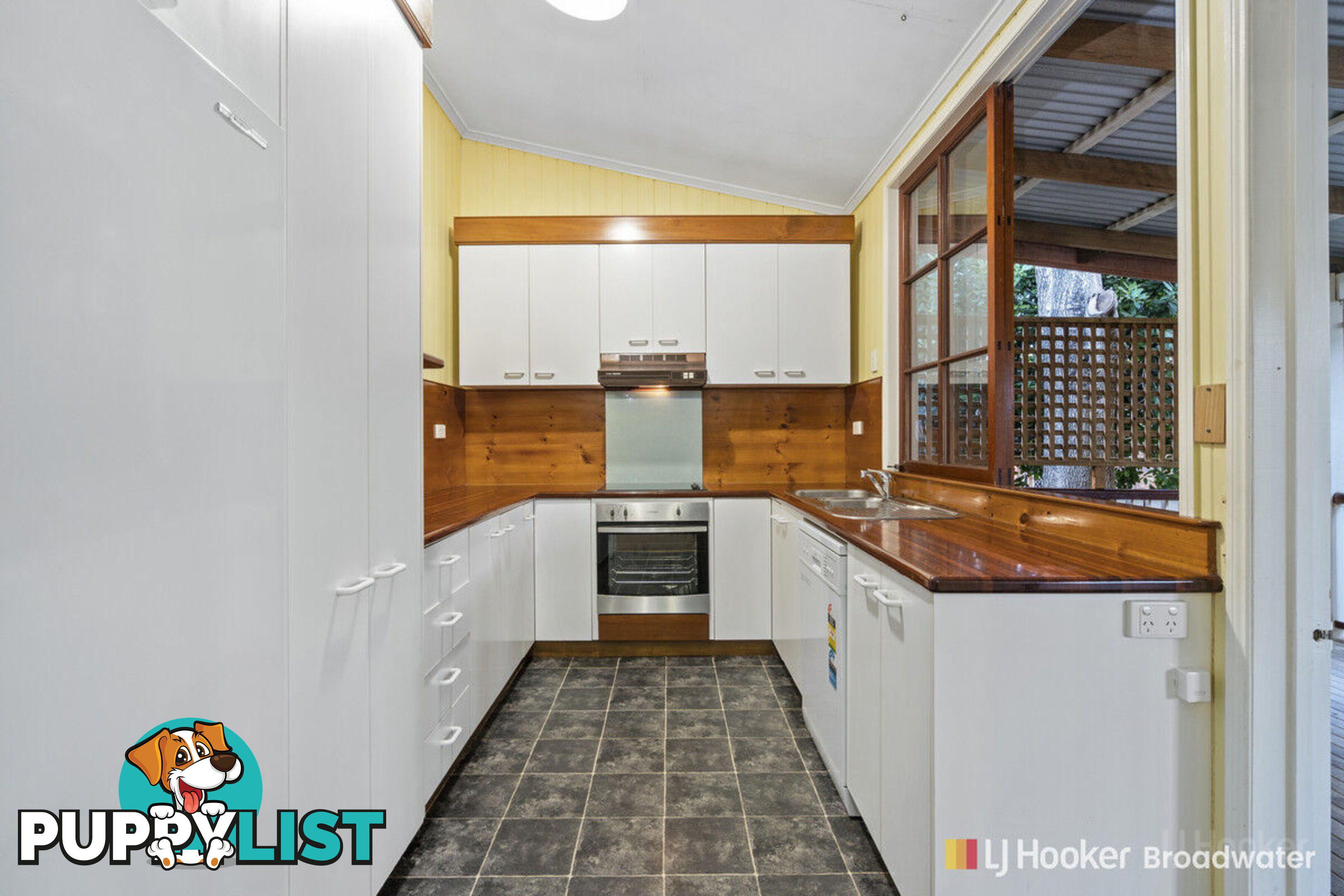 42 Billington Street LABRADOR QLD 4215