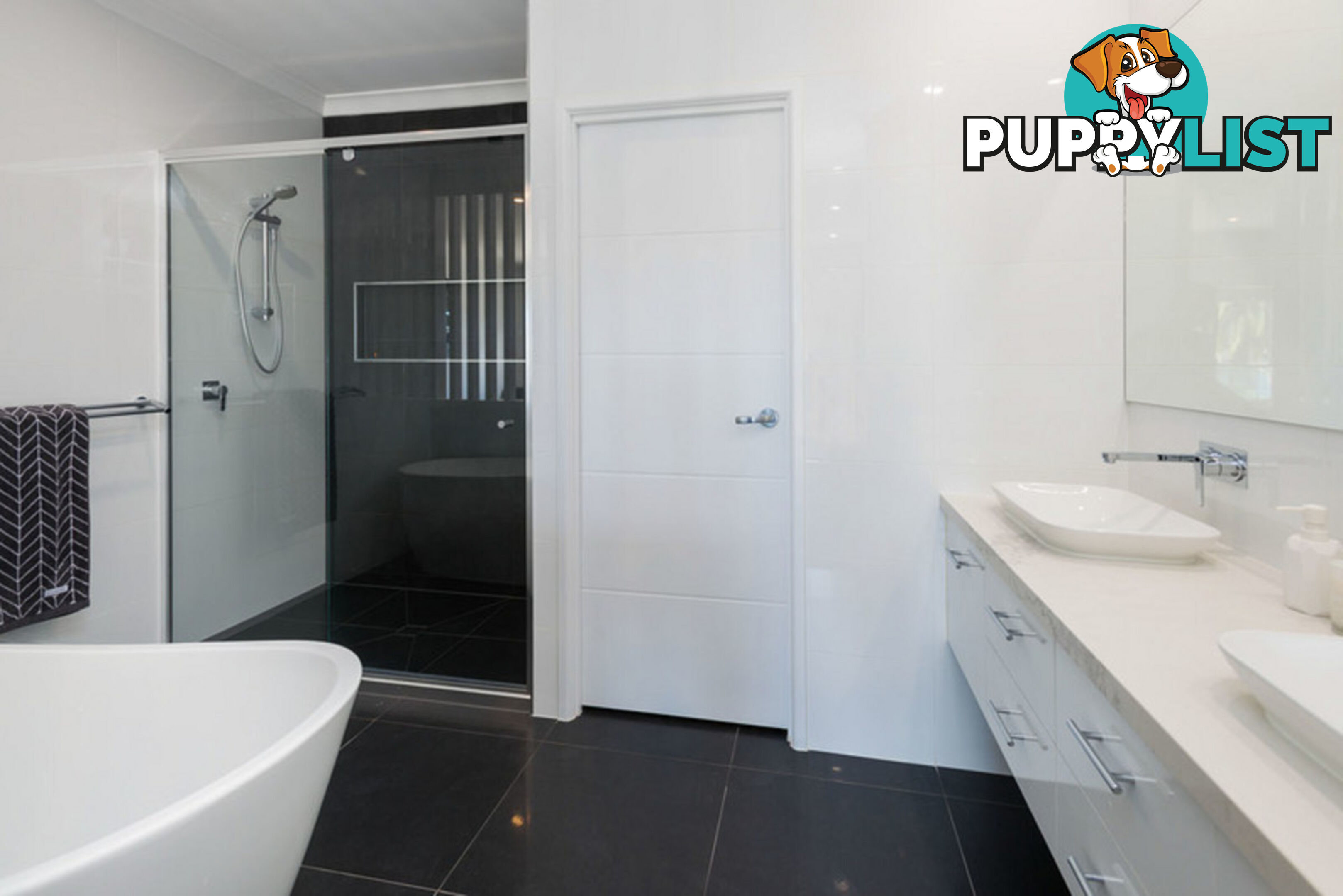 18 North View Street HOPE ISLAND QLD 4212