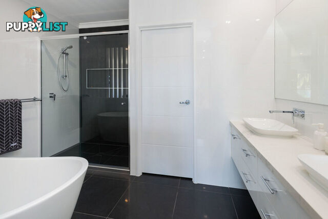 18 North View Street HOPE ISLAND QLD 4212