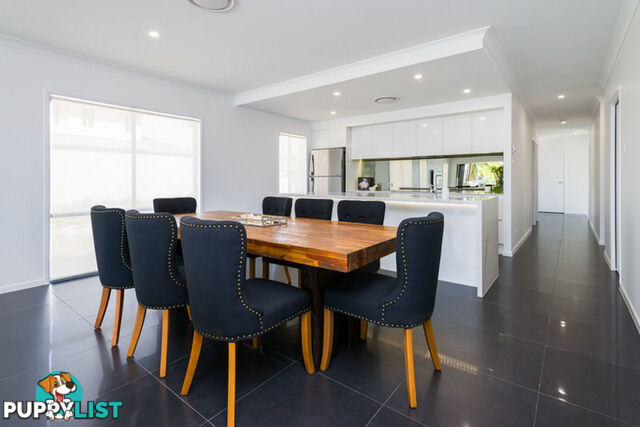 18 North View Street HOPE ISLAND QLD 4212