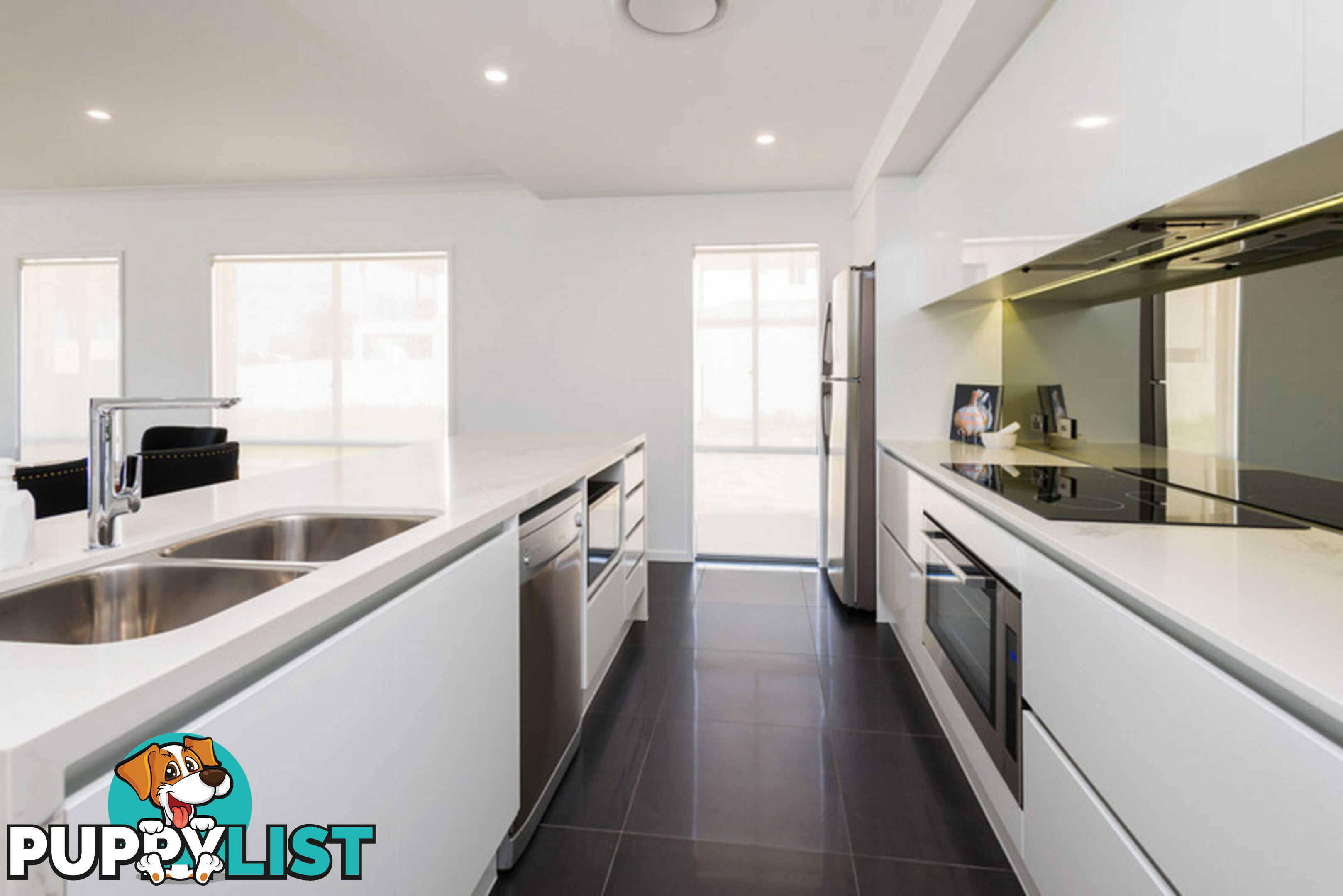18 North View Street HOPE ISLAND QLD 4212