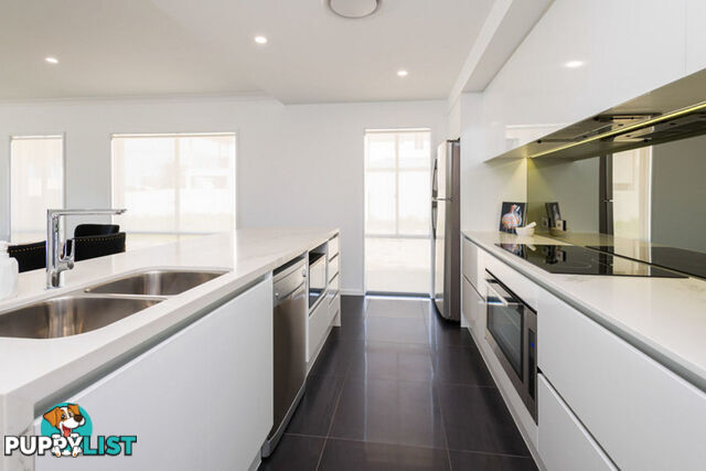 18 North View Street HOPE ISLAND QLD 4212