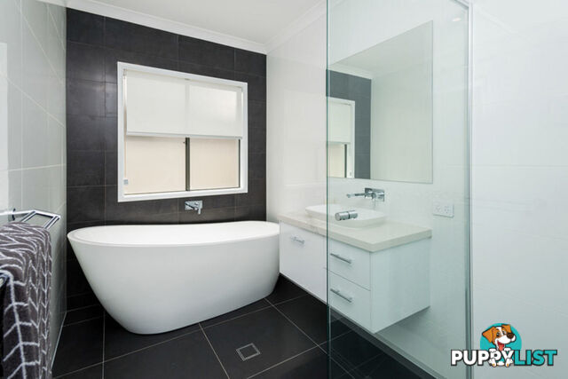 18 North View Street HOPE ISLAND QLD 4212